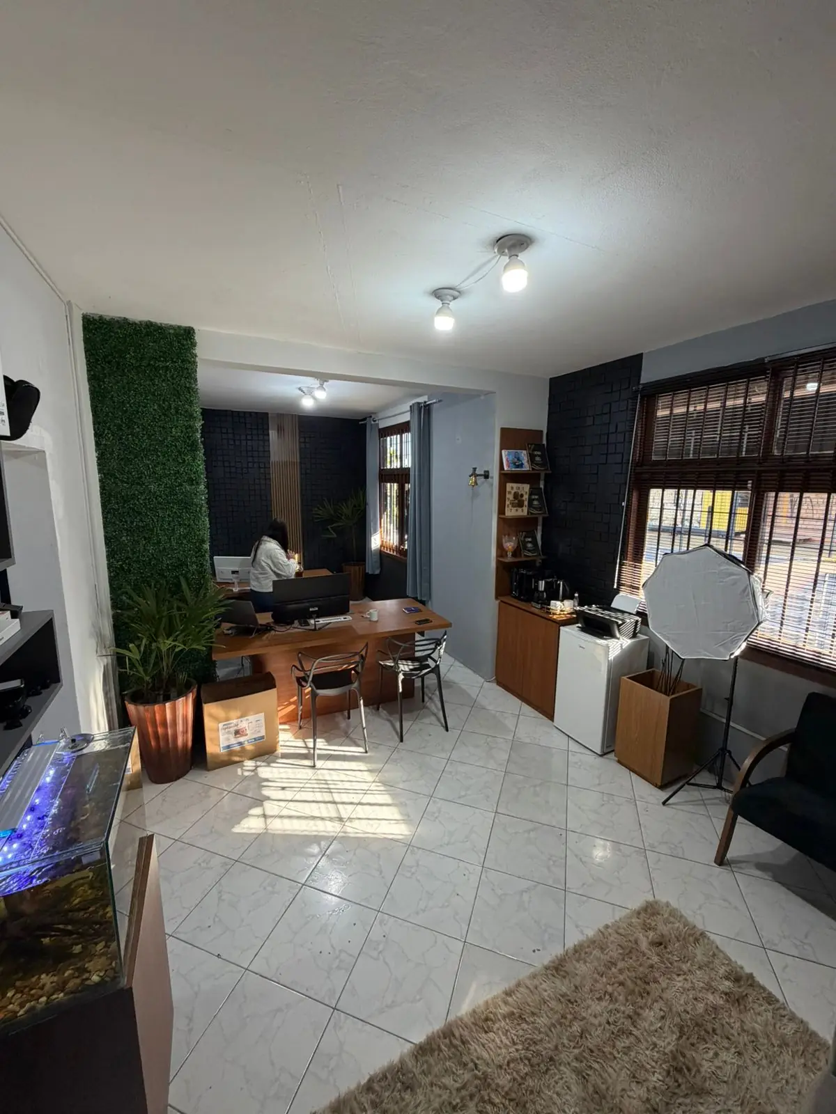 Ambiente aberto da Inside New com equipe em operação
